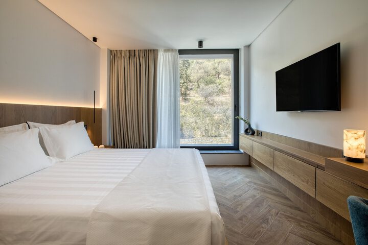 Room 28 of 76
