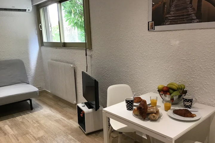 Room 4 of 18