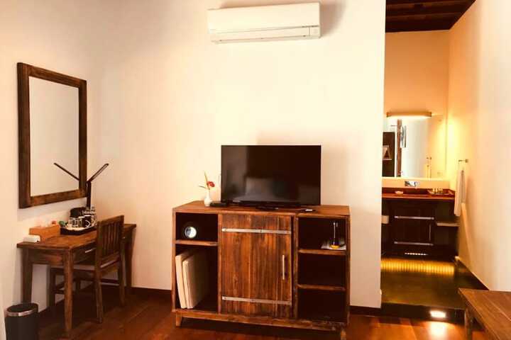 Room 47 of 100