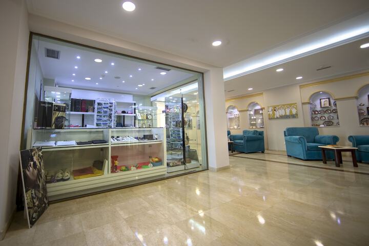 Gift Shop 138 of 164