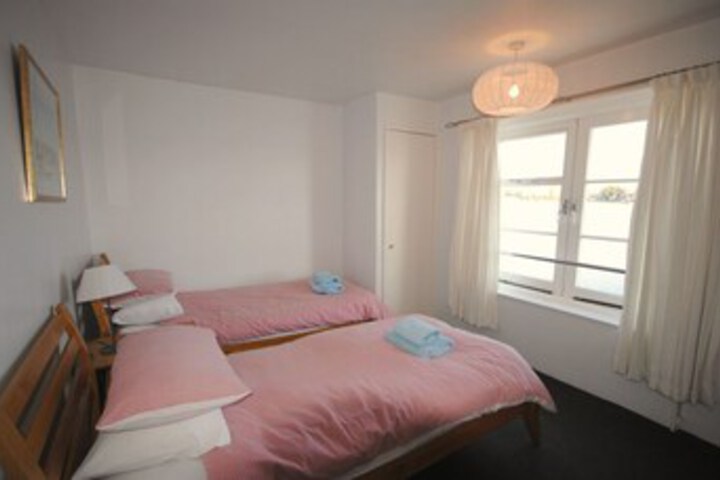 Room 13 of 28