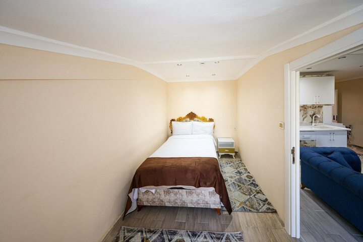 Room 11 of 136