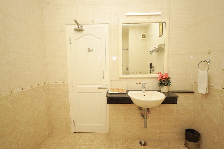 Room 9 of 30