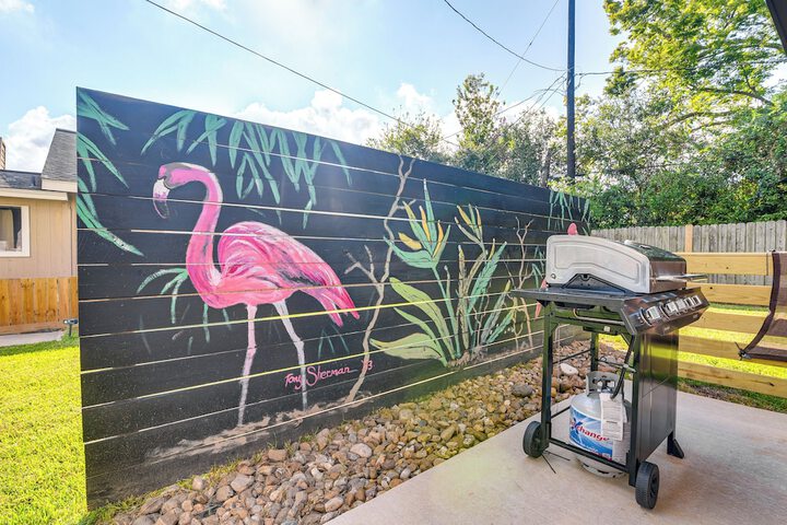 South Houston Townhome w / Patio & Gas Grill!