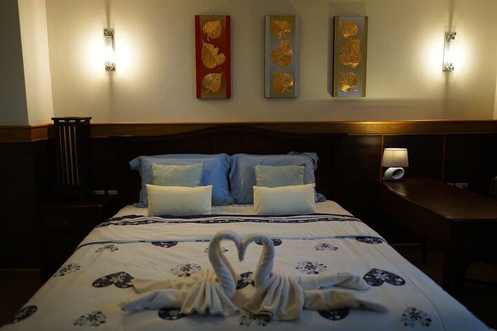 Room 11 of 37