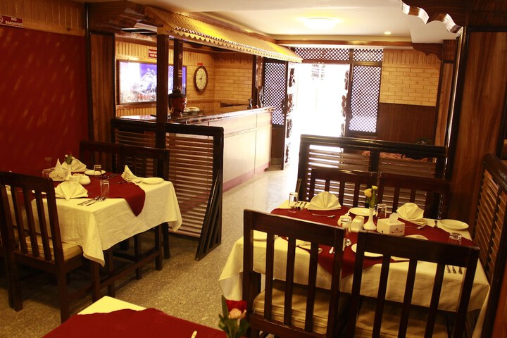 Dining 16 of 23
