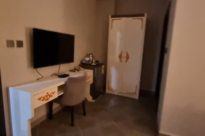Room 34 of 41