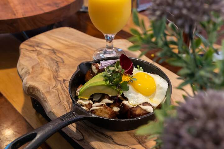 Breakfast/Coffee Service 90 of 137