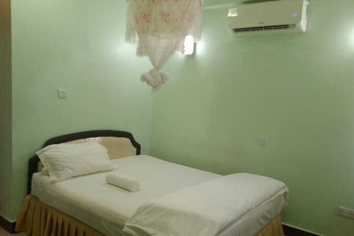 Room 8 of 23