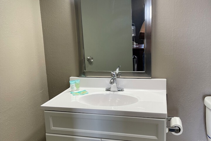 Standard Single Queen Bed (2 of 6)
