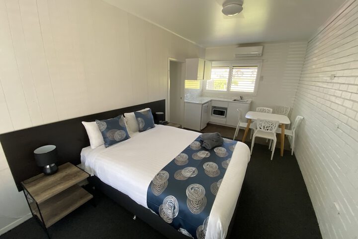 Room 16 of 50