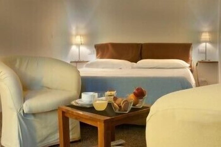 Room 8 of 27