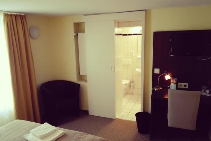 Room 11 of 46
