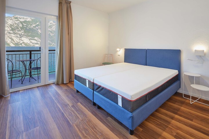 Room 5 of 123