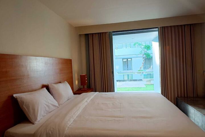 Room 4 of 12