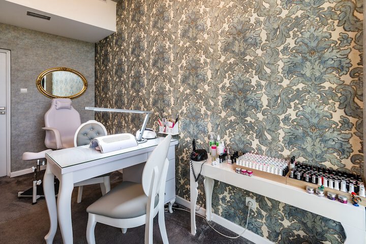 Nail salon