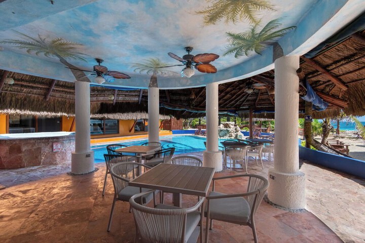 Hotel Exterior 60 of 65