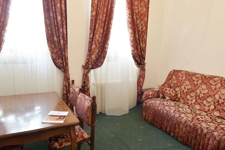 Room 26 of 34
