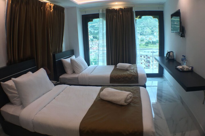 Room 2 of 18