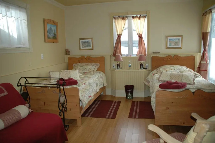 Room 4 of 12