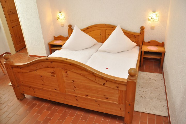 Room 5 of 28