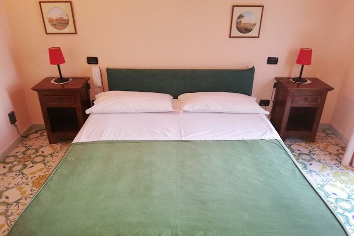 Room 7 of 48