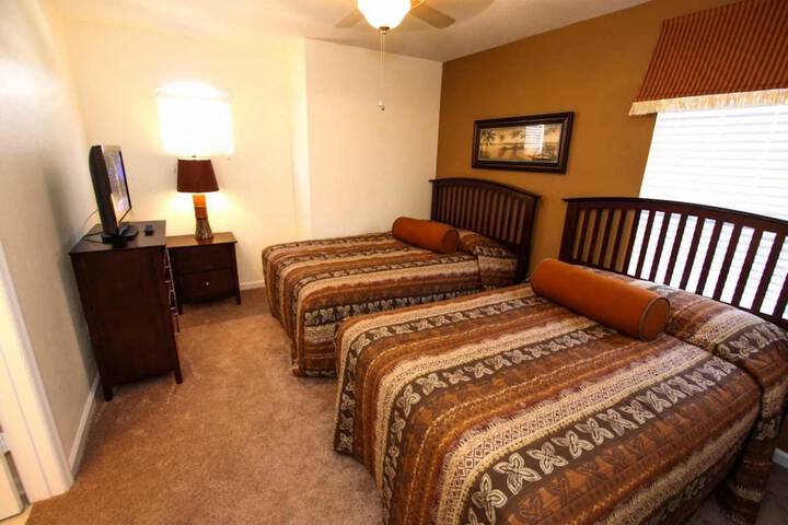 Room 12 of 32
