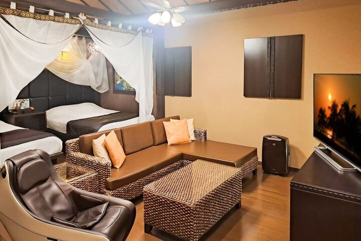 Room 17 of 38