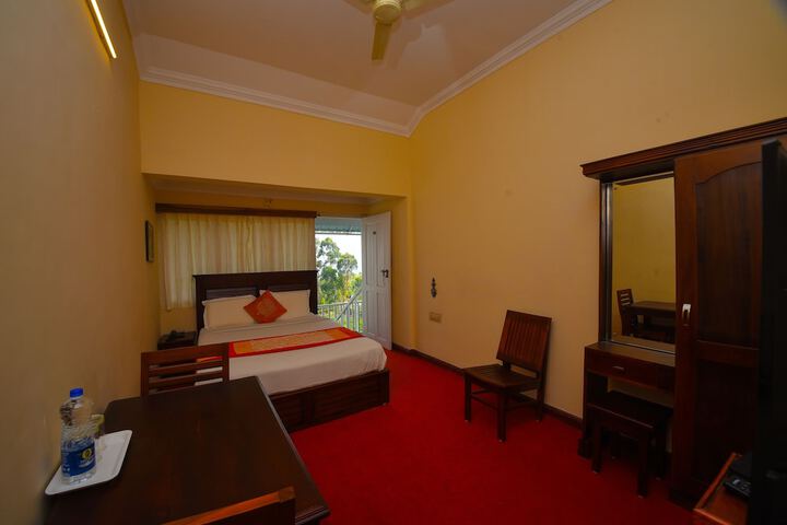 Room 13 of 38