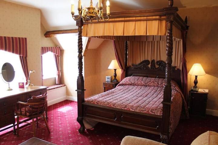 Room 5 of 25