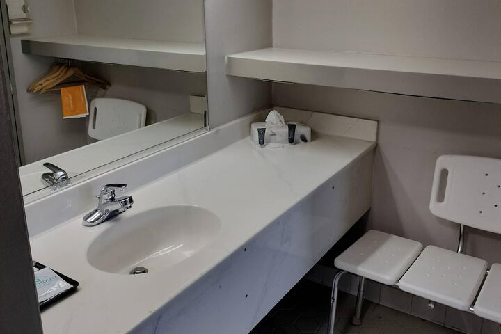 Room 73 of 190