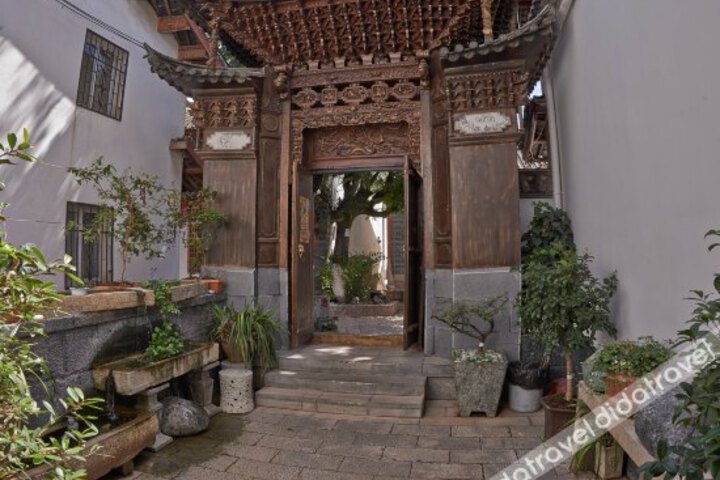 Yunjian Panoramic Snow Mountain Holiday Hotel