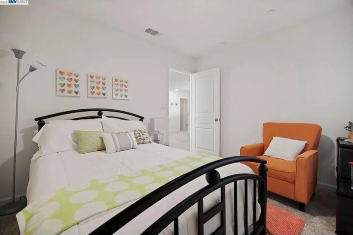 Room 5 of 17