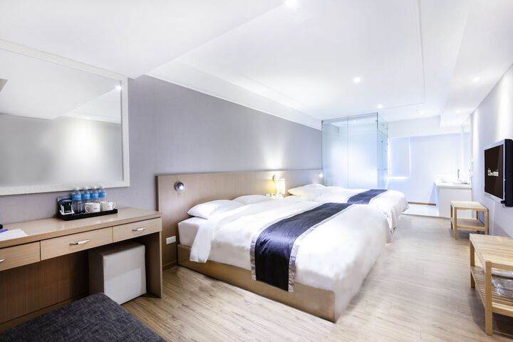 Room 4 of 51
