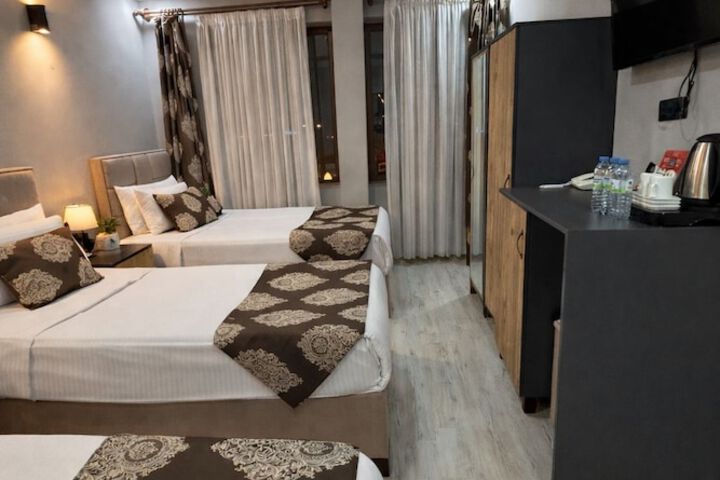 Room 13 of 25
