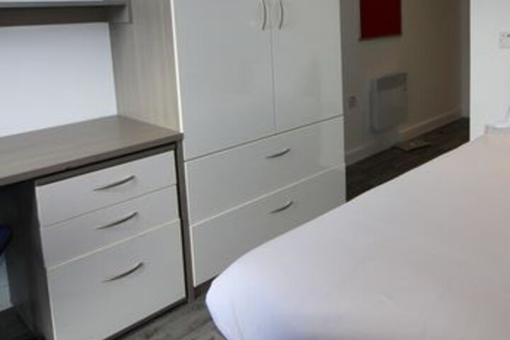 Room 13 of 34