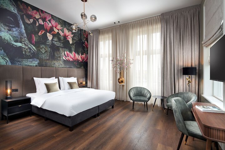 Room 10 of 25
