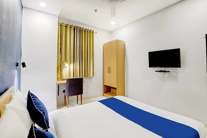 Room 5 of 16