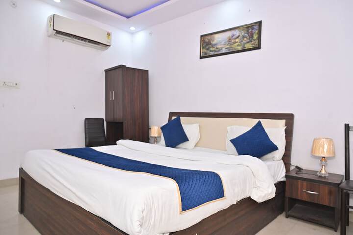 Room 12 of 27
