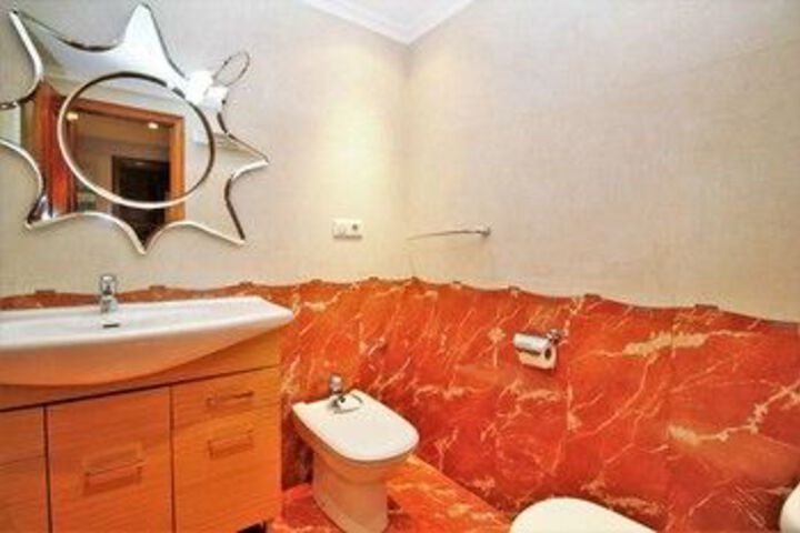 Room 3 of 27