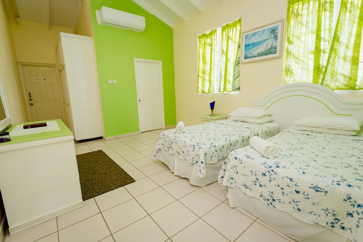 Room 4 of 13