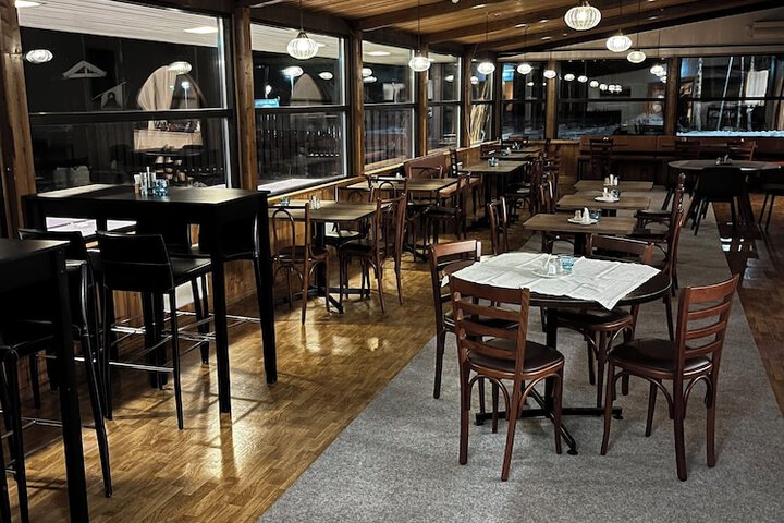 Dining 72 of 92