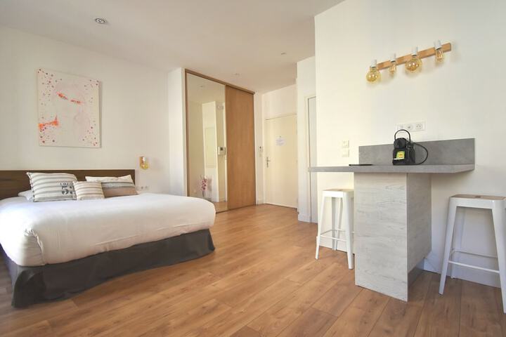 Room 6 of 309