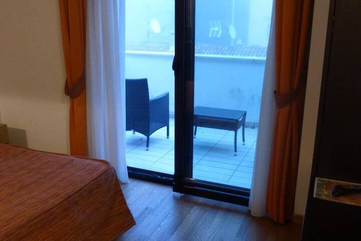 Room 5 of 80