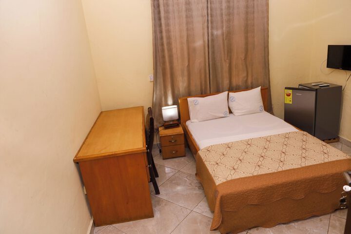 Room 4 of 27