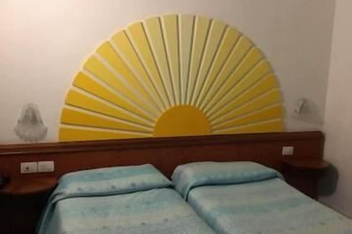 Room 7 of 16