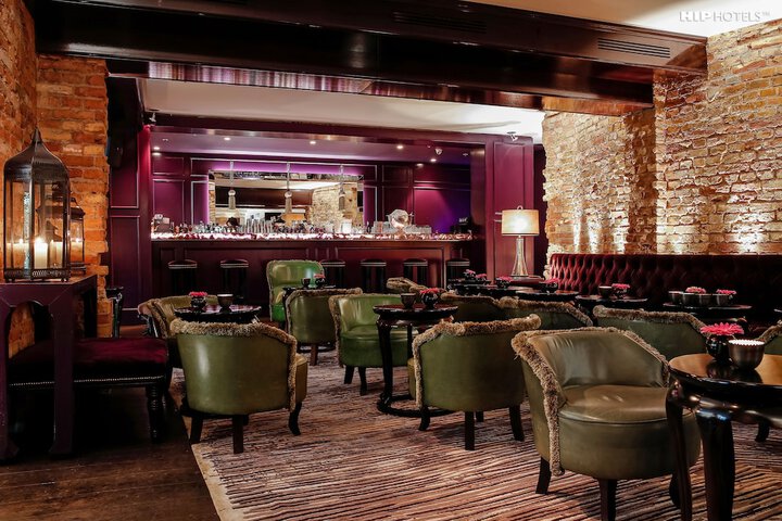 Lounge 45 of 69