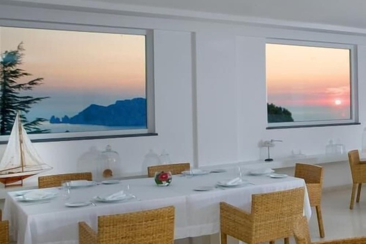 Dining 50 of 62