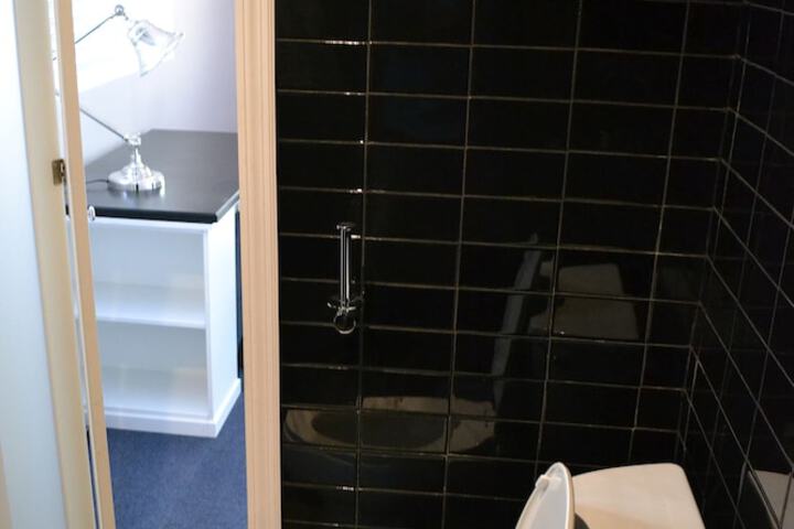 Room 8 of 10