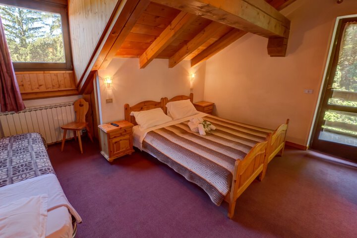 Room 4 of 18